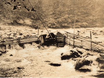 HUPA TROUT-TRAP EDWARD CURTIS NORTH AMERICAN INDIAN PHOTO